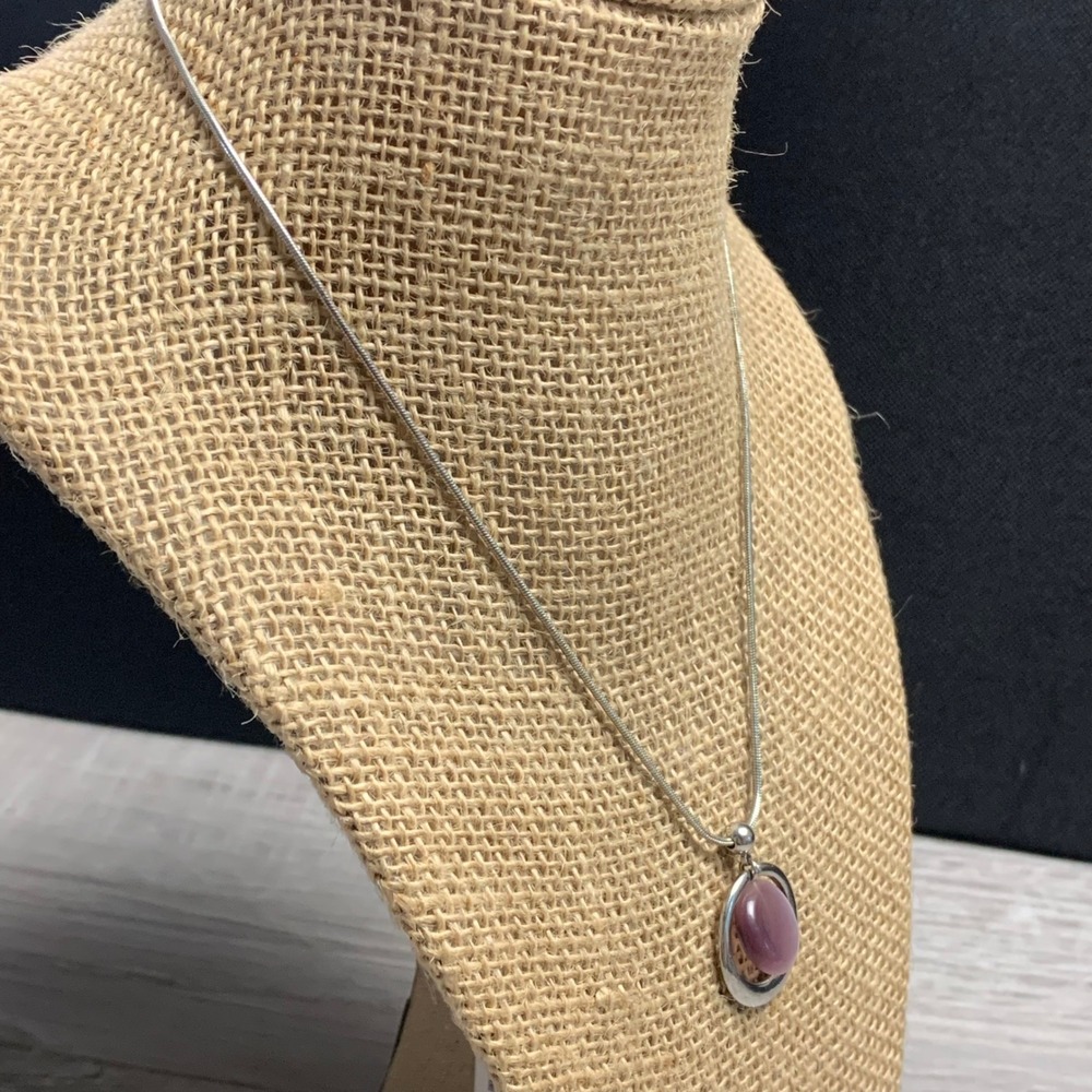 Lia Sophia Silver Tone Pink Cats Eye Cabochon Circle Pendant Necklace 16-19 inch - Picture 3 of 7